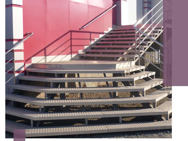 Лестницы для магазина в Новочеркасске — изготовление и монтаж