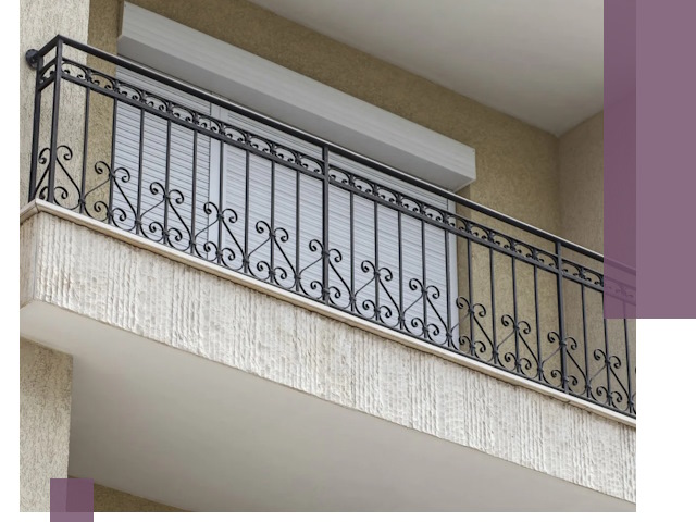 Балконные ограждения из металла и стекла в Новочеркасске для домов